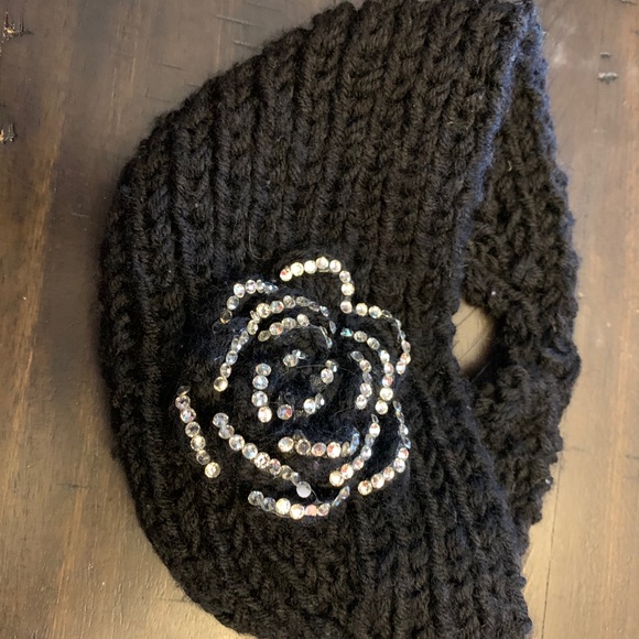 Nice, cozy ear warmers - Picture 3 of 11